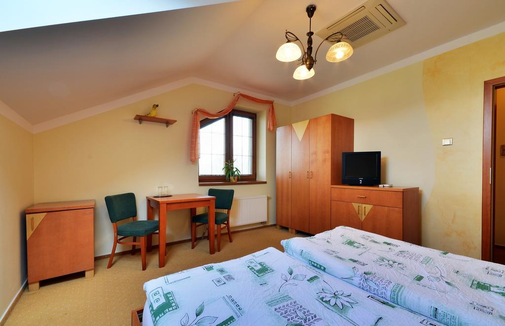 Restaurace A Penzion Kamenec Jilešovice Quarto foto