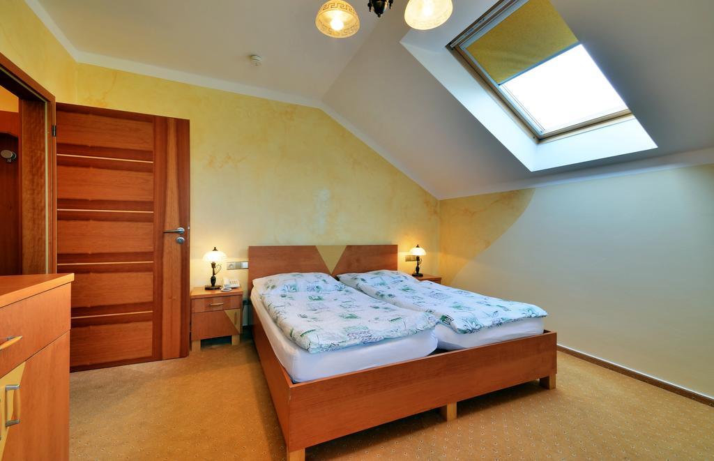 Restaurace A Penzion Kamenec Jilešovice Quarto foto